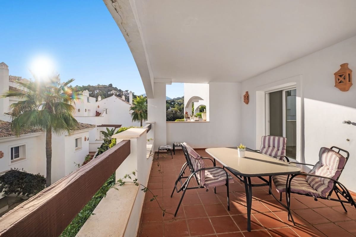 2 chambre Appartement à vendre à Nueva Andalucia avec piscine garage - 368 000 € (Ref: 9832355)