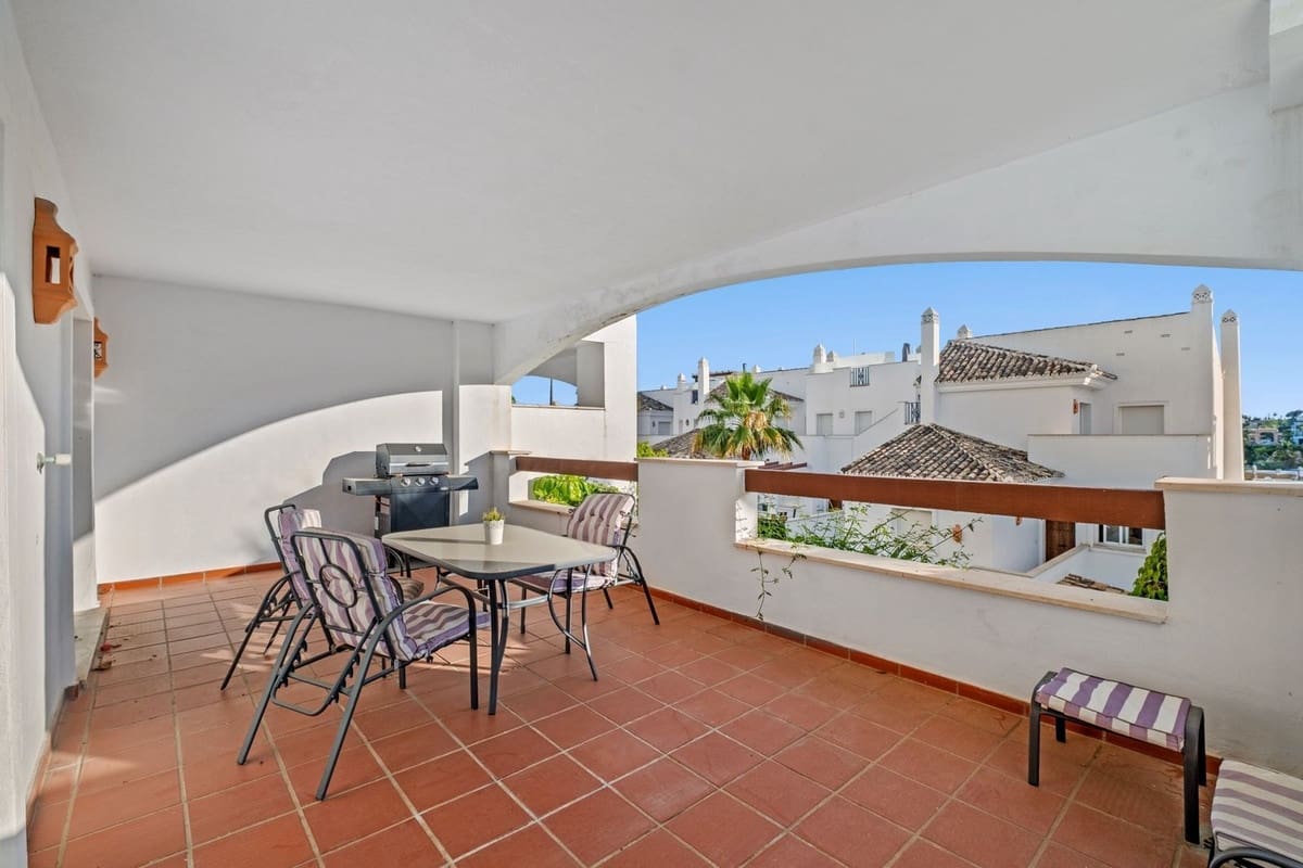 2 chambre Appartement à vendre à Nueva Andalucia avec piscine garage - 368 000 € (Ref: 9832355)