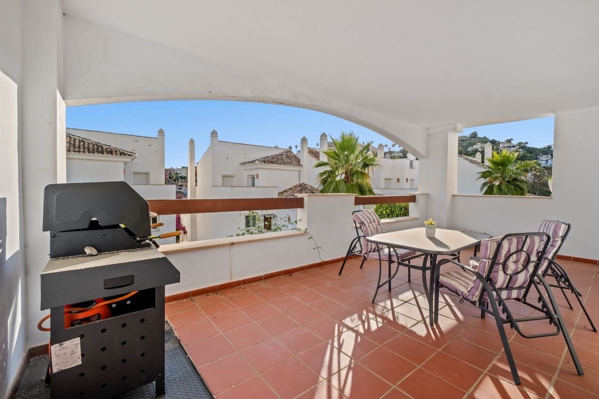 2 chambre Appartement à vendre à Nueva Andalucia avec piscine garage - 368 000 € (Ref: 9832355)