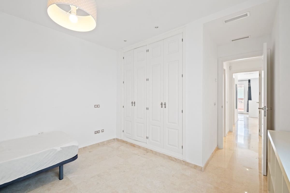 2 chambre Appartement à vendre à Nueva Andalucia avec piscine garage - 368 000 € (Ref: 9832355)