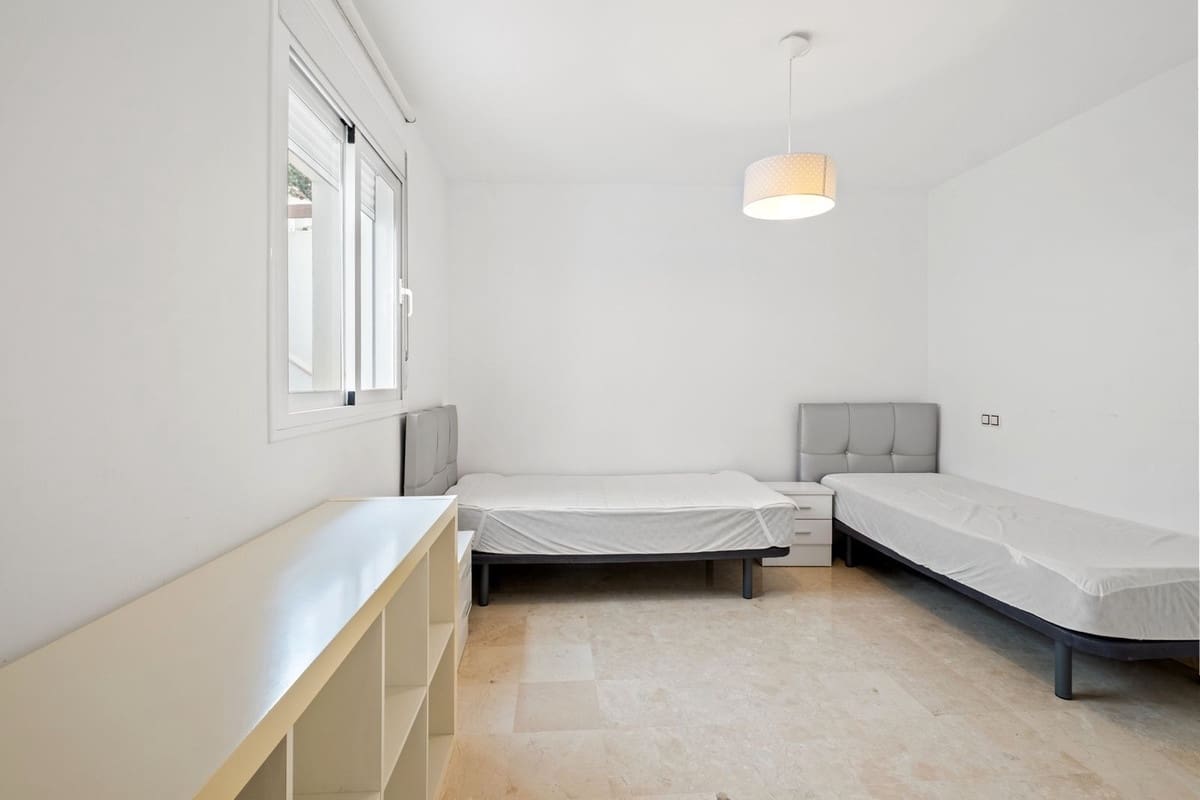 2 chambre Appartement à vendre à Nueva Andalucia avec piscine garage - 368 000 € (Ref: 9832355)