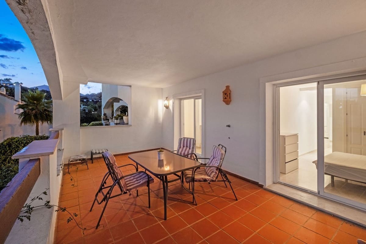 2 chambre Appartement à vendre à Nueva Andalucia avec piscine garage - 368 000 € (Ref: 9832355)