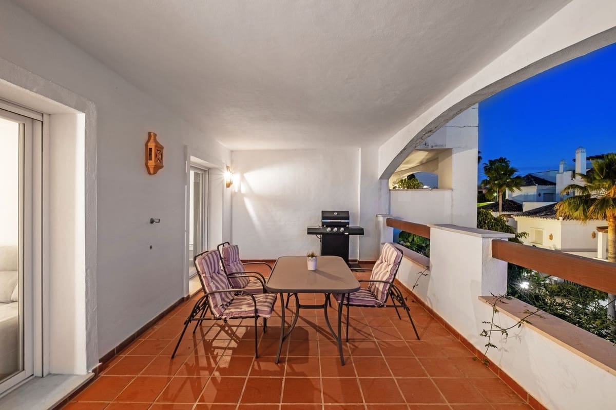 2 chambre Appartement à vendre à Nueva Andalucia avec piscine garage - 368 000 € (Ref: 9832355)