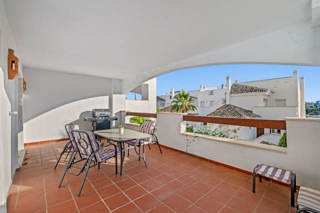 2 chambre Appartement à vendre à Nueva Andalucia, Marbella avec piscine garage - 368 000 € (Ref: 9832355)