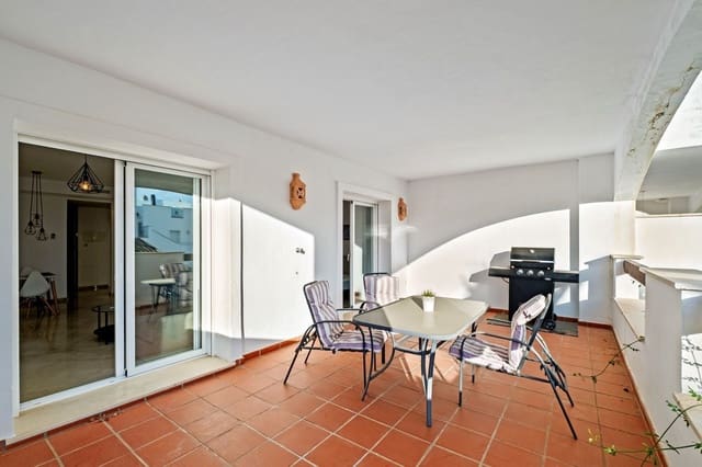 2 chambre Appartement à vendre à Nueva Andalucia, Marbella avec piscine garage - 368 000 € (Ref: 9832355)