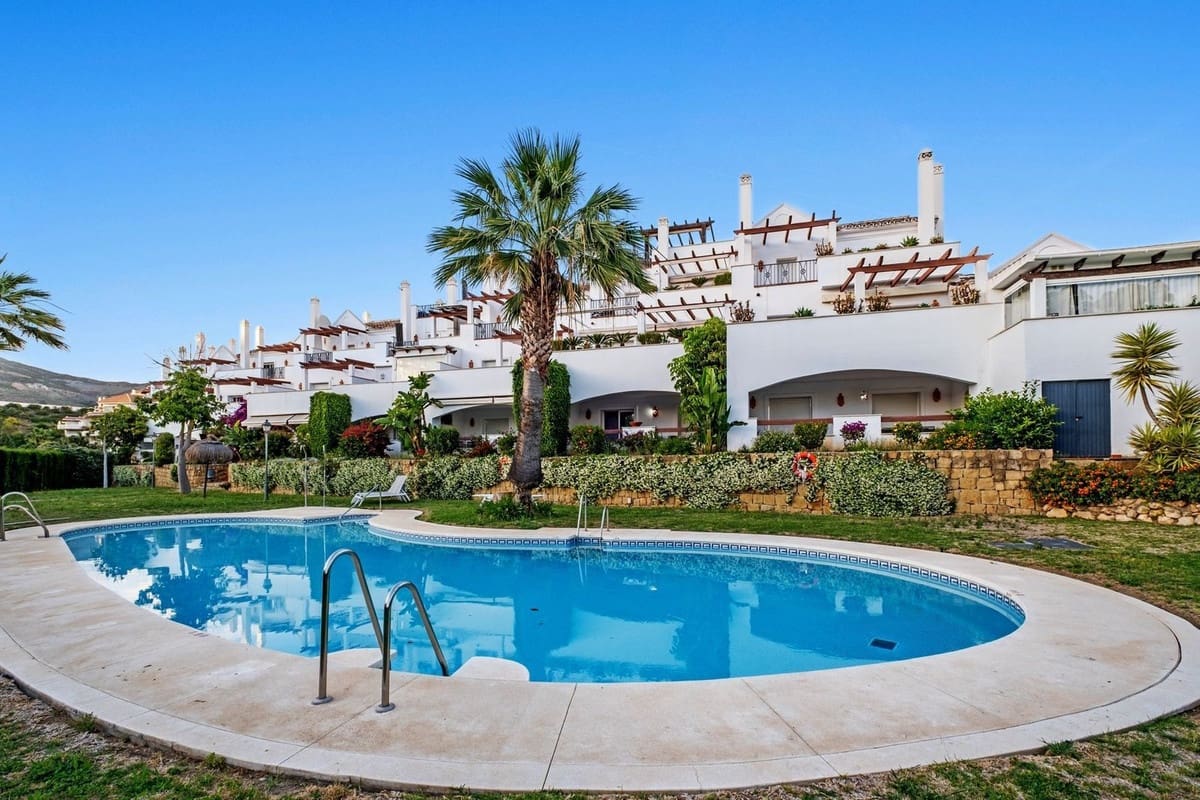 2 chambre Appartement à vendre à Nueva Andalucia avec piscine garage - 368 000 € (Ref: 9832355)
