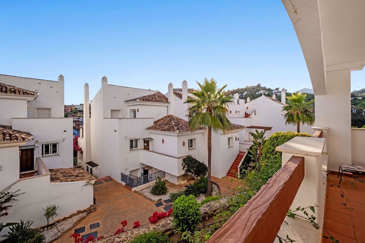 2 chambre Appartement à vendre à Nueva Andalucia avec piscine garage - 368 000 € (Ref: 9832355)