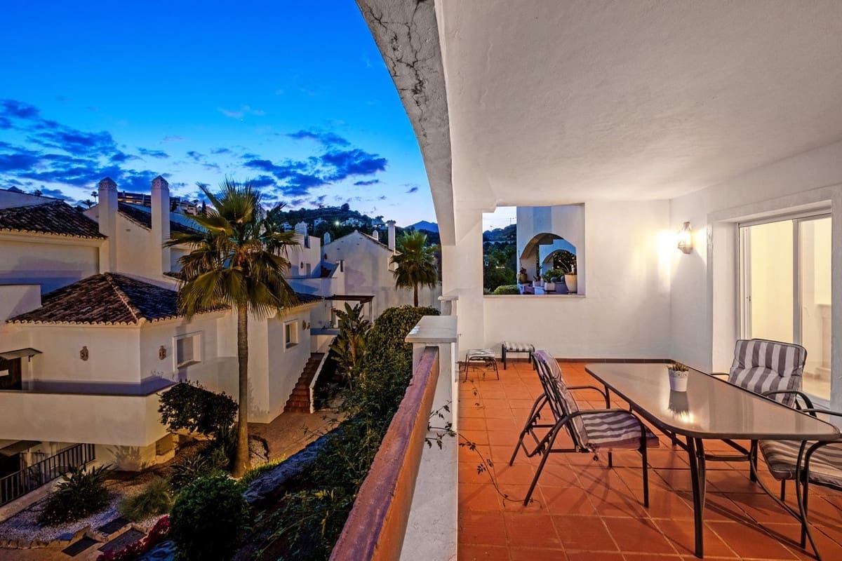 2 chambre Appartement à vendre à Nueva Andalucia avec piscine garage - 368 000 € (Ref: 9832355)