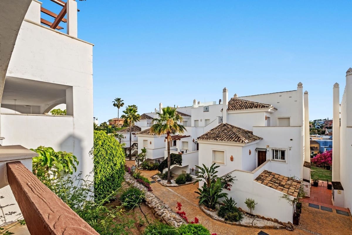 2 chambre Appartement à vendre à Nueva Andalucia avec piscine garage - 368 000 € (Ref: 9832355)