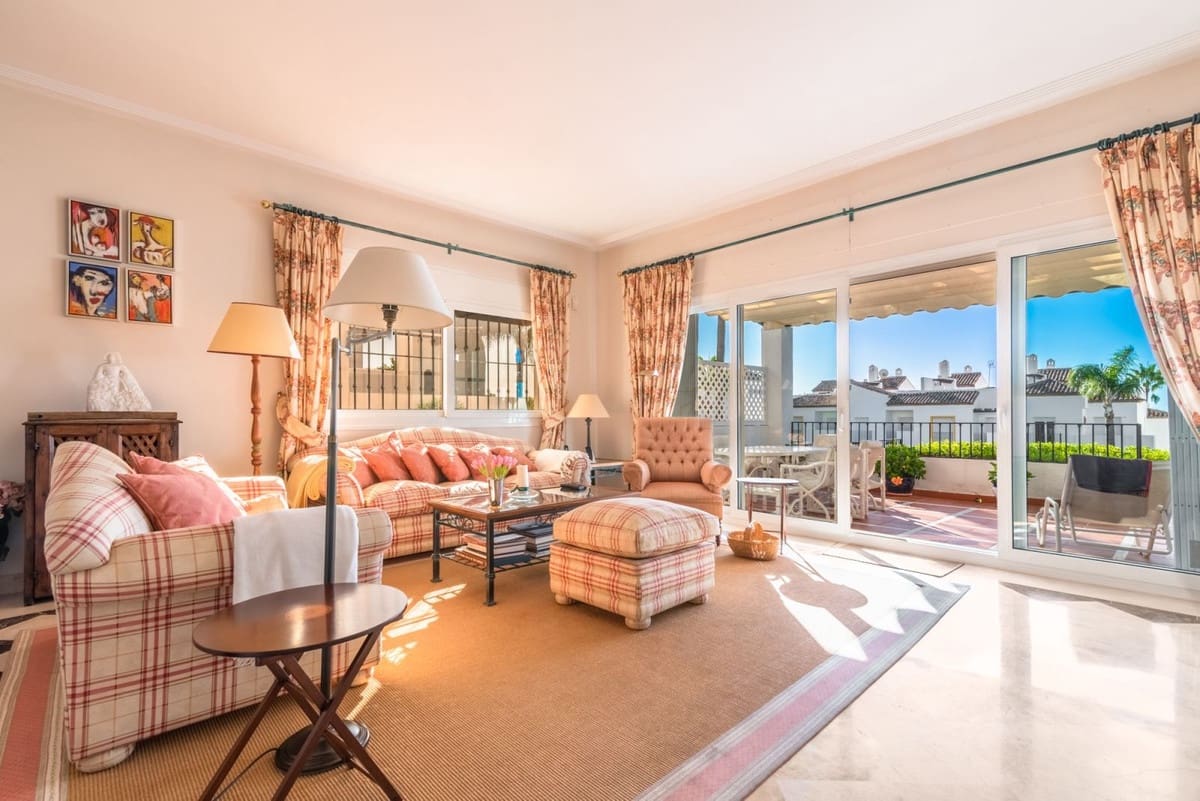 3 slaapkamer Huis te koop in Nueva Andalucia met zwembad garage - € 1.150.000 (Ref: 9832779)