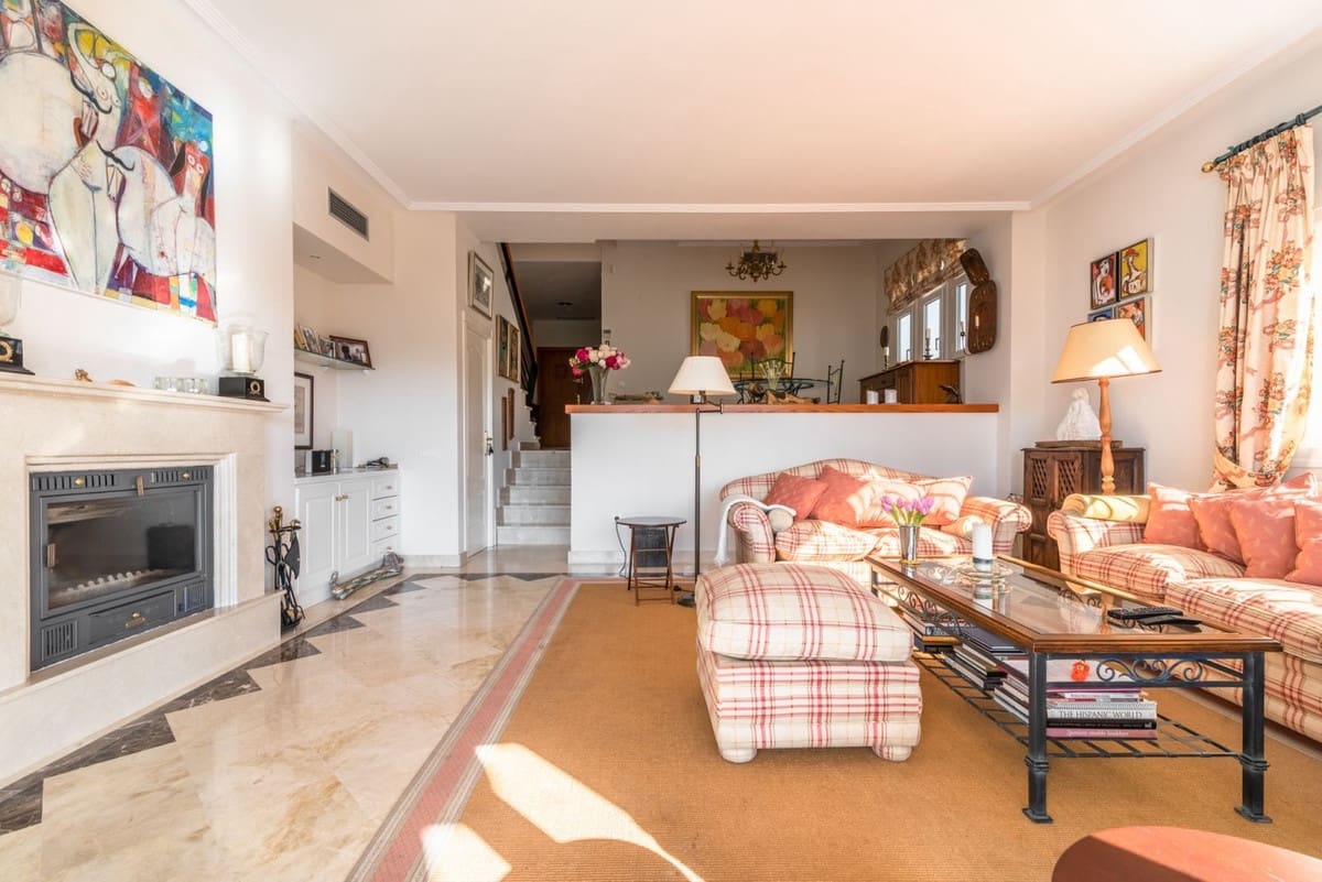 3 slaapkamer Huis te koop in Nueva Andalucia met zwembad garage - € 1.150.000 (Ref: 9832779)