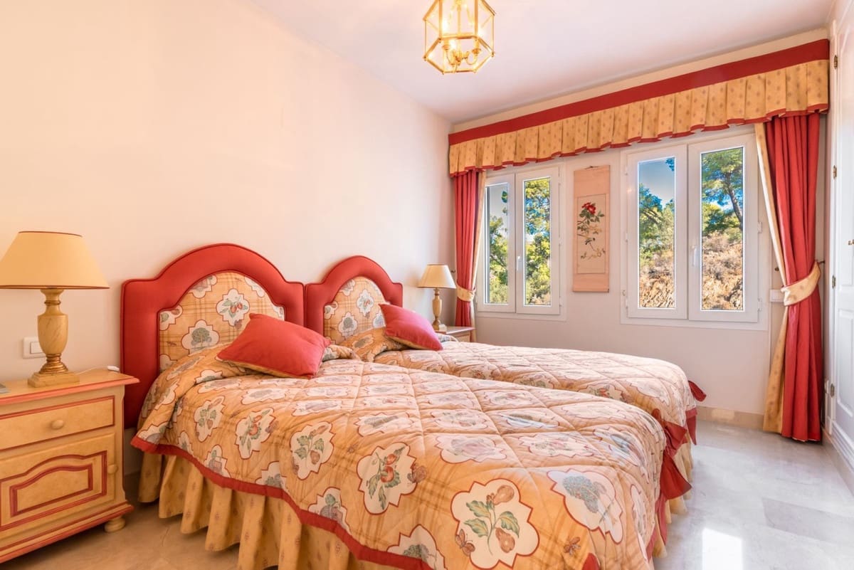 3 slaapkamer Huis te koop in Nueva Andalucia met zwembad garage - € 1.150.000 (Ref: 9832779)