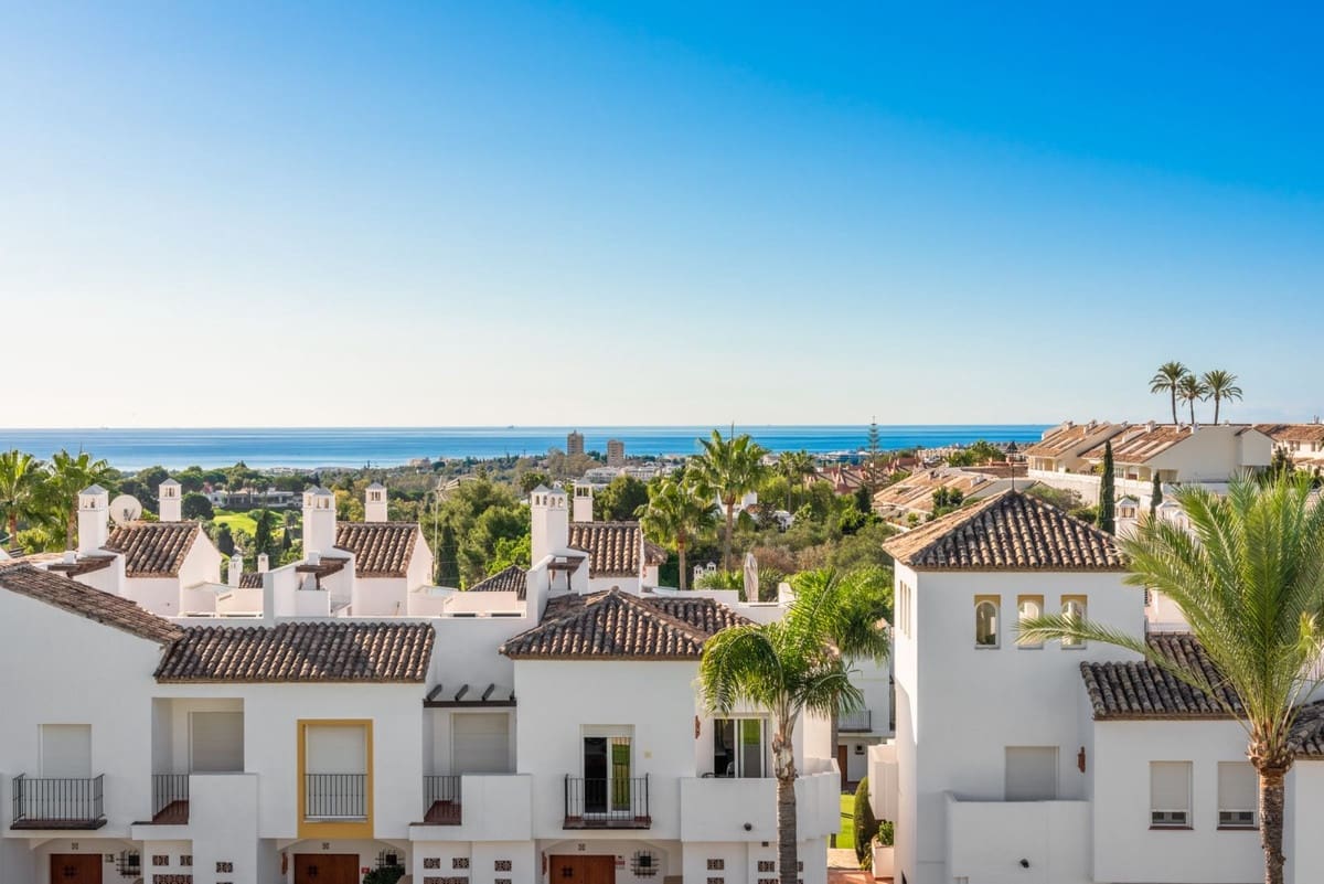3 slaapkamer Huis te koop in Nueva Andalucia met zwembad garage - € 1.150.000 (Ref: 9832779)