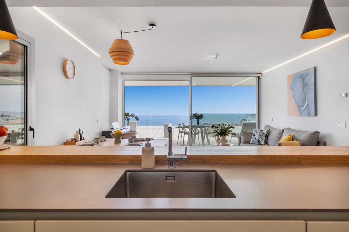 3 soveværelse Lejlighed til salg i Fuengirola med swimmingpool garage - € 825.000 (Ref: 9841083)