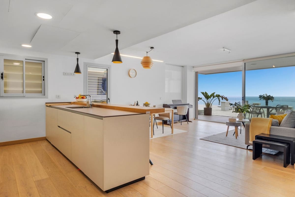 3 soveværelse Lejlighed til salg i Fuengirola med swimmingpool garage - € 825.000 (Ref: 9841083)