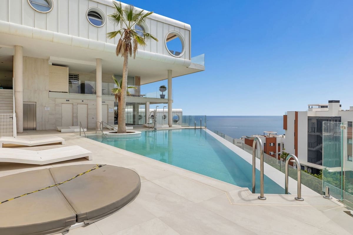 3 soveværelse Lejlighed til salg i Fuengirola med swimmingpool garage - € 825.000 (Ref: 9841083)