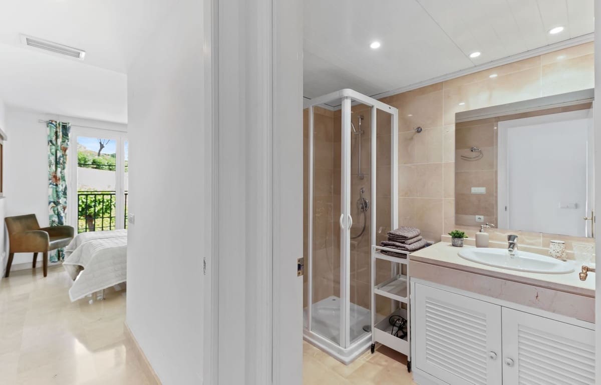 2 bedroom Apartment for sale in Los Arqueros with pool garage - € 365,000 (Ref: 9841612)