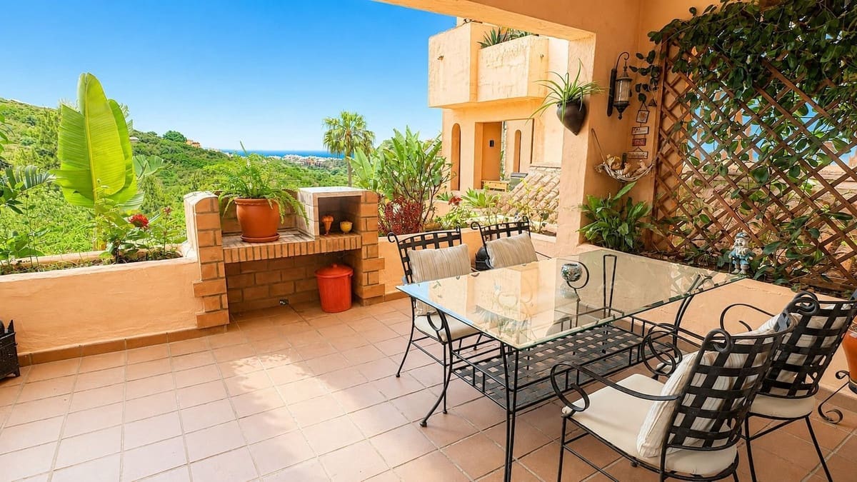 2 soveværelse Lejlighed til salg i La Duquesa / Puerto de la Duquesa med swimmingpool garage - € 265.000 (Ref: 9841775)