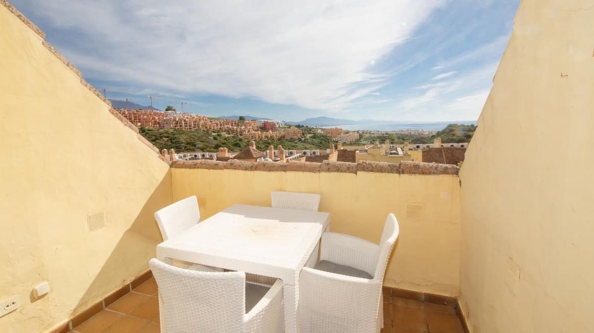 2 bedroom Penthouse for sale in La Duquesa / Puerto de la Duquesa with pool garage - € 275,000 (Ref: 9848381)
