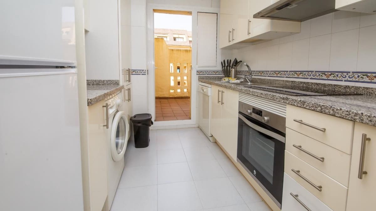 2 bedroom Penthouse for sale in La Duquesa / Puerto de la Duquesa with pool garage - € 275,000 (Ref: 9848381)