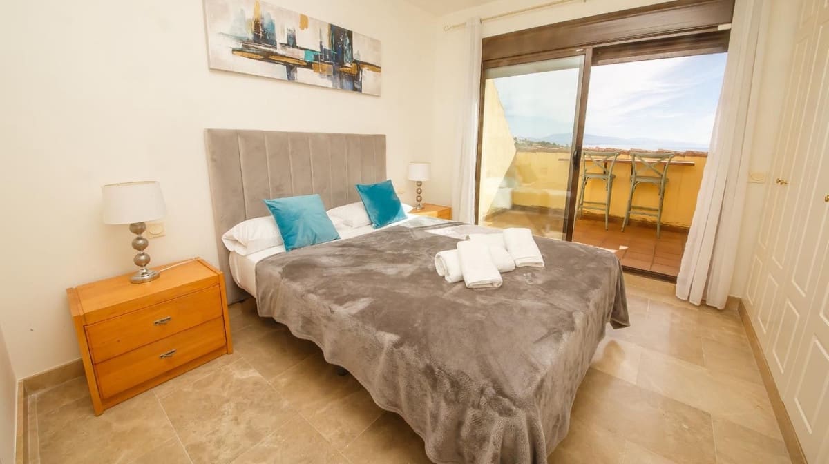 2 bedroom Penthouse for sale in La Duquesa / Puerto de la Duquesa with pool garage - € 275,000 (Ref: 9848381)