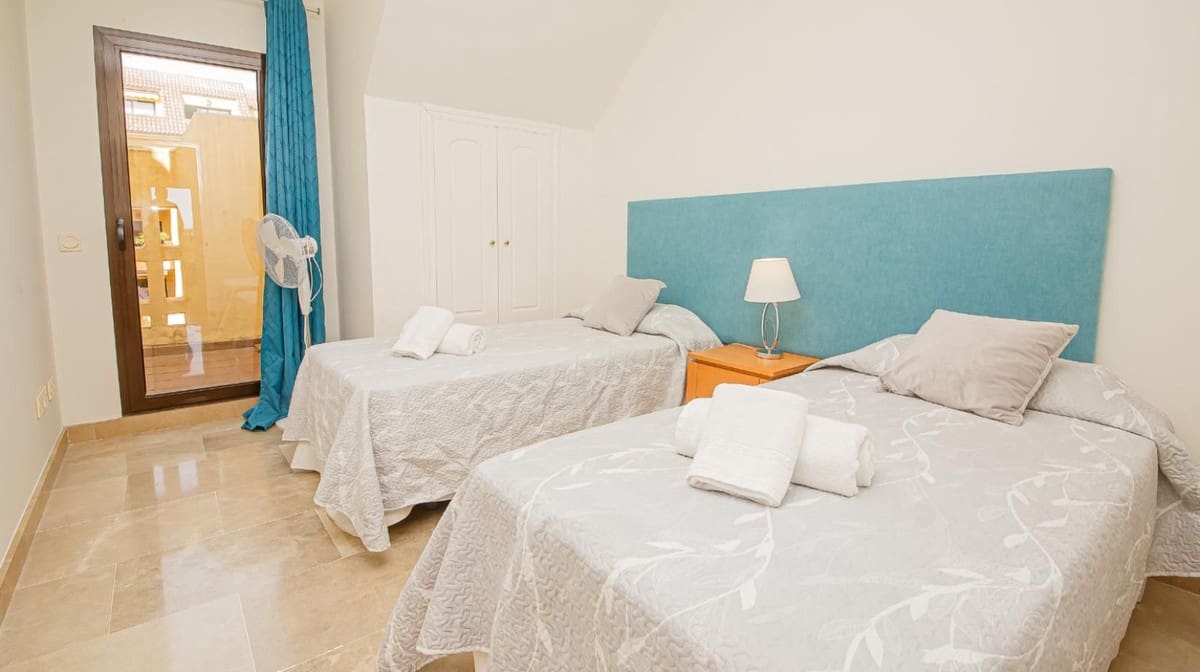 2 bedroom Penthouse for sale in La Duquesa / Puerto de la Duquesa with pool garage - € 275,000 (Ref: 9848381)