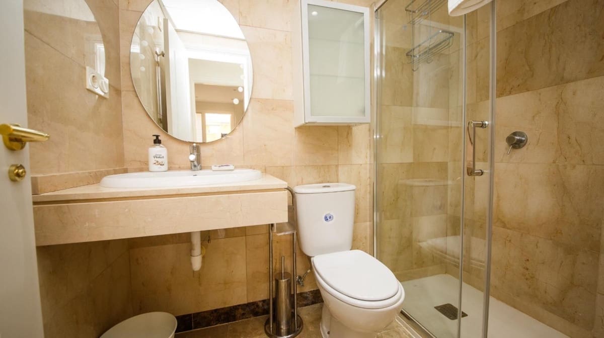 2 bedroom Penthouse for sale in La Duquesa / Puerto de la Duquesa with pool garage - € 275,000 (Ref: 9848381)