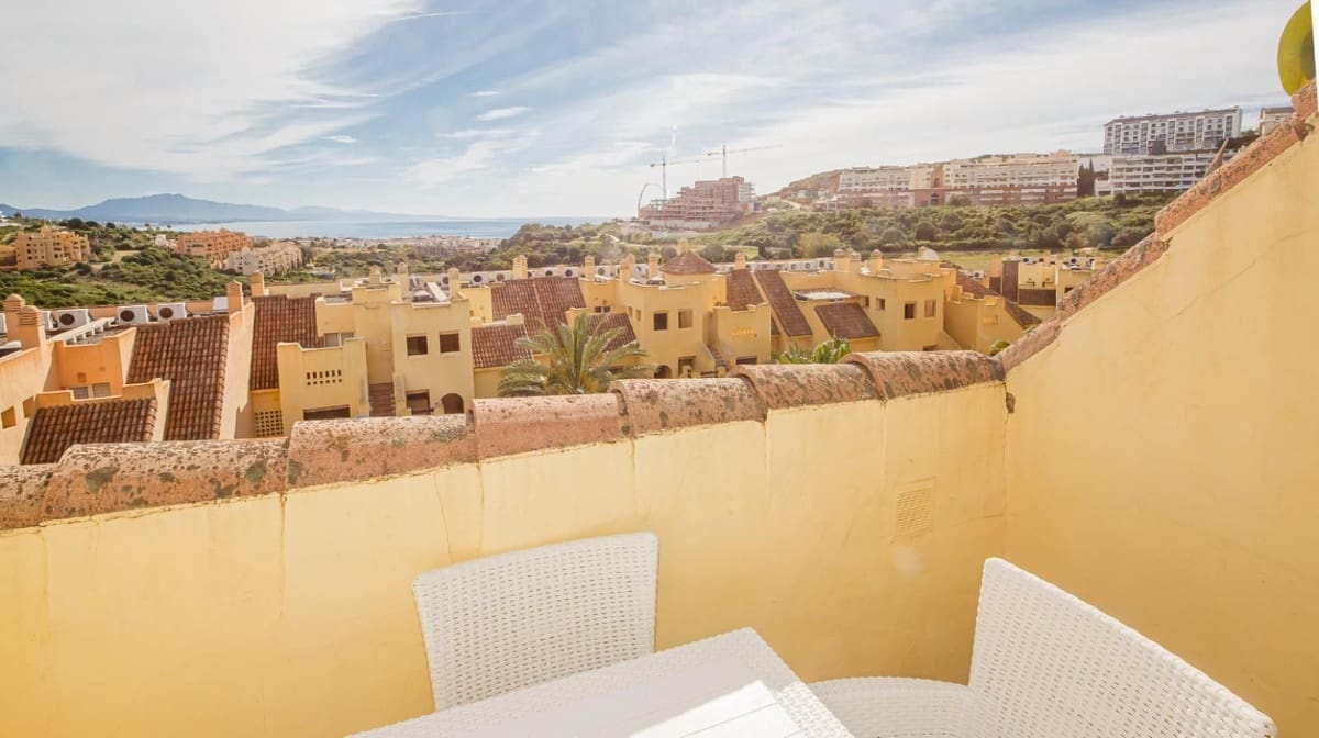2 bedroom Penthouse for sale in La Duquesa / Puerto de la Duquesa with pool garage - € 275,000 (Ref: 9848381)