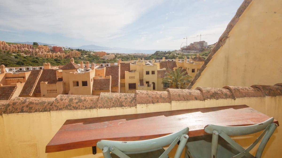 2 bedroom Penthouse for sale in La Duquesa / Puerto de la Duquesa with pool garage - € 275,000 (Ref: 9848381)