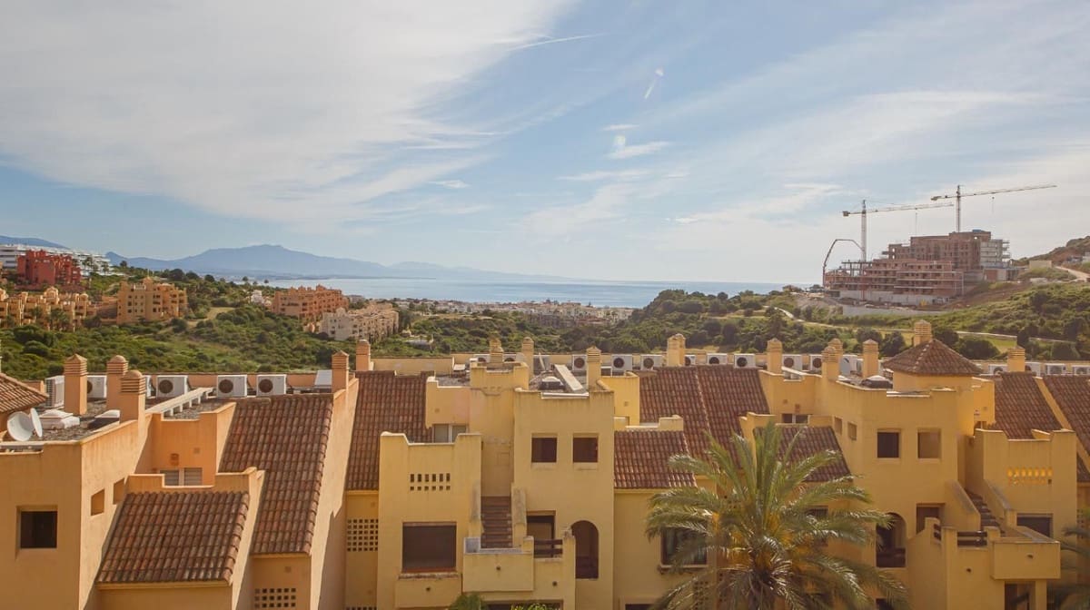 2 bedroom Penthouse for sale in La Duquesa / Puerto de la Duquesa with pool garage - € 275,000 (Ref: 9848381)