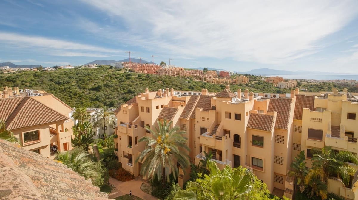 2 bedroom Penthouse for sale in La Duquesa / Puerto de la Duquesa with pool garage - € 275,000 (Ref: 9848381)