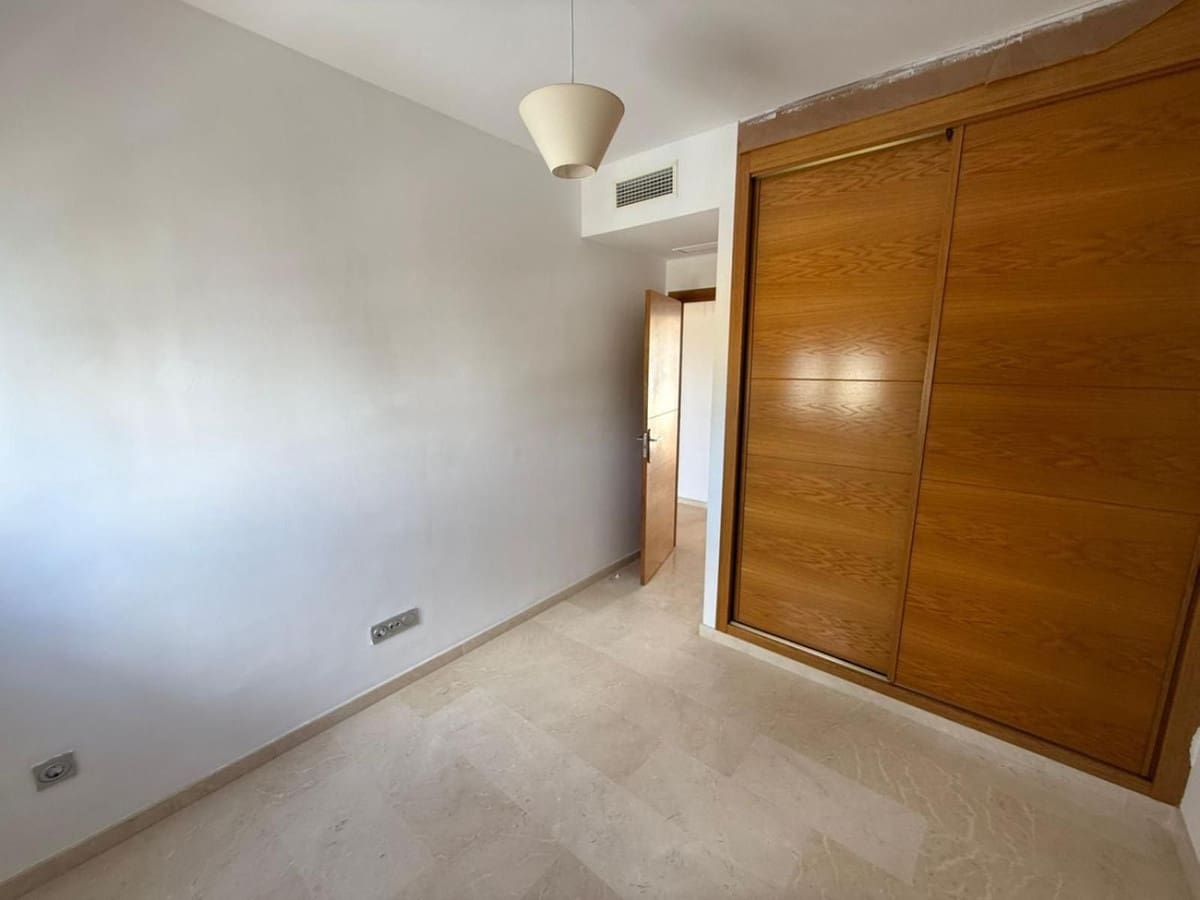 3 bedroom Penthouse for sale in La Duquesa / Puerto de la Duquesa with pool garage - € 449,000 (Ref: 9849950)