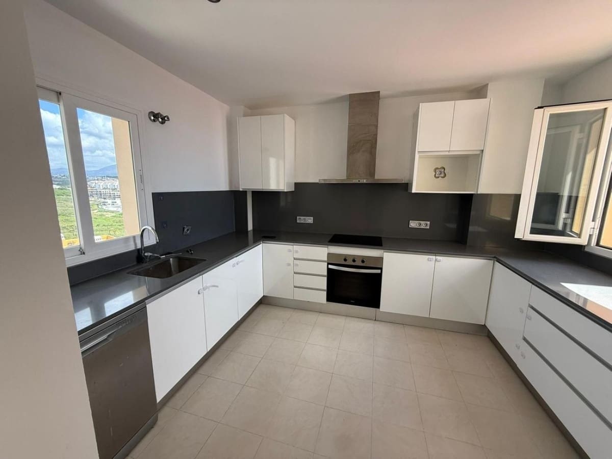 3 bedroom Penthouse for sale in La Duquesa / Puerto de la Duquesa with pool garage - € 449,000 (Ref: 9849950)
