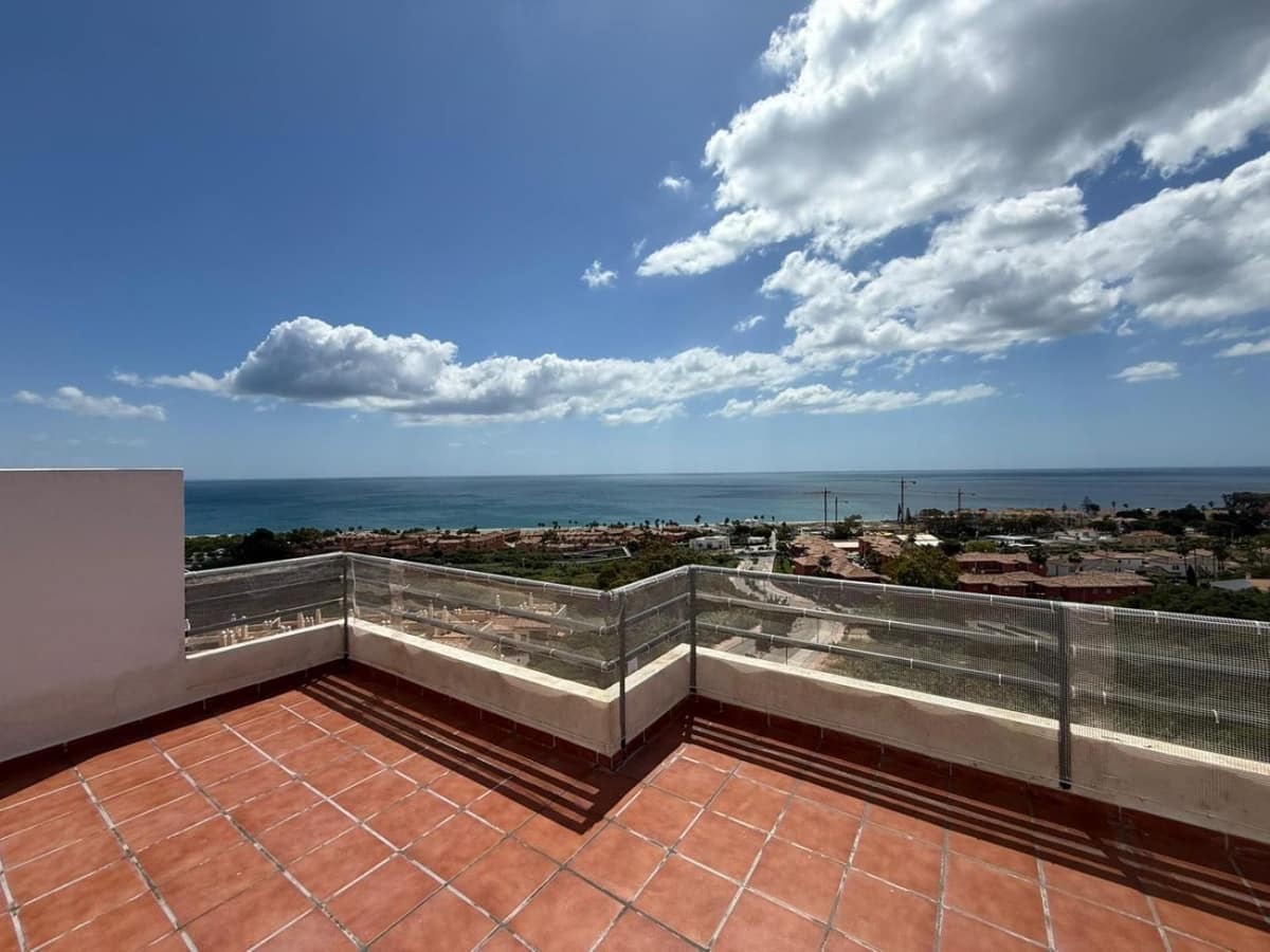 3 bedroom Penthouse for sale in La Duquesa / Puerto de la Duquesa with pool garage - € 449,000 (Ref: 9849950)