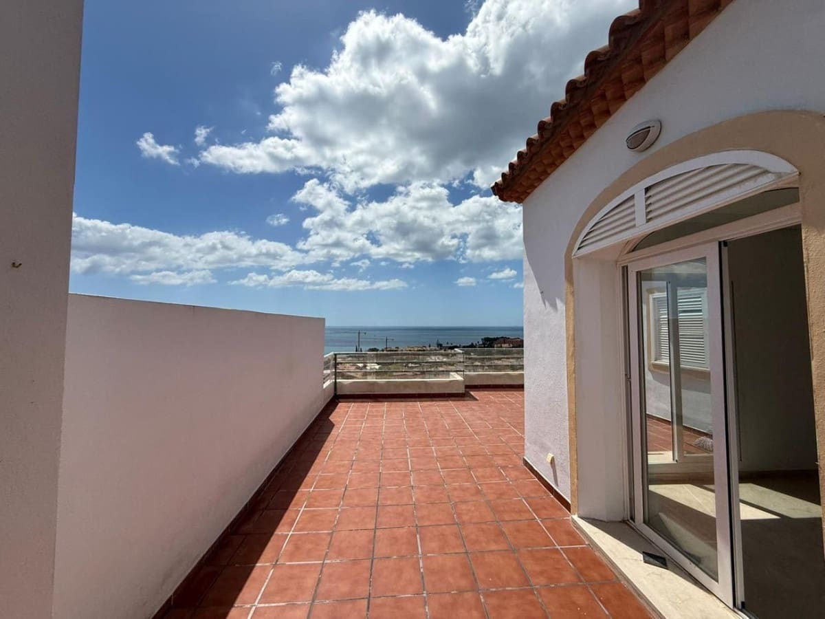 3 bedroom Penthouse for sale in La Duquesa / Puerto de la Duquesa with pool garage - € 449,000 (Ref: 9849950)
