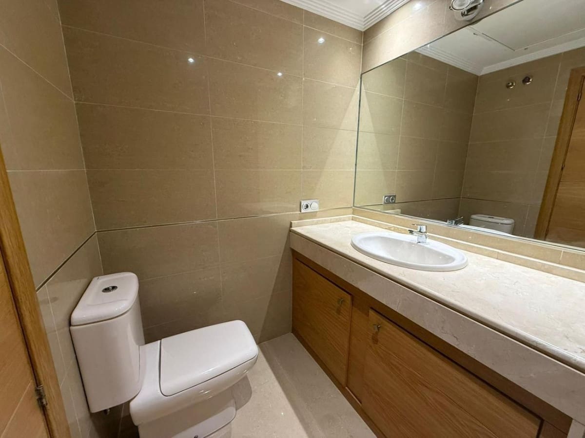 3 bedroom Penthouse for sale in La Duquesa / Puerto de la Duquesa with pool garage - € 449,000 (Ref: 9849950)