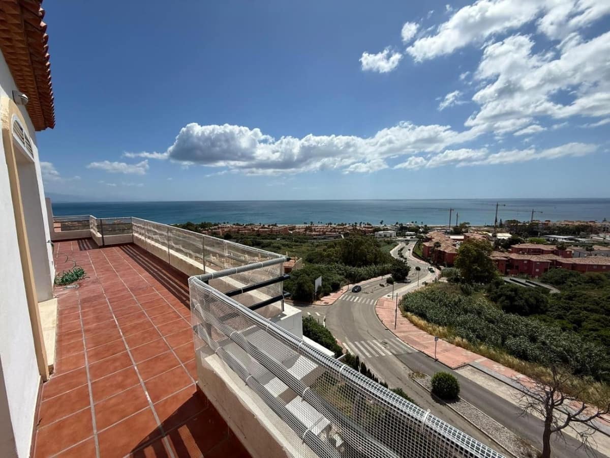 3 bedroom Penthouse for sale in La Duquesa / Puerto de la Duquesa with pool garage - € 449,000 (Ref: 9849950)