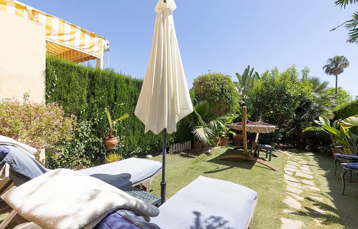 2 Zimmer Haus zu verkaufen in Torrequebrada mit Pool Garage - 435.000 € (Ref: 9863879)
