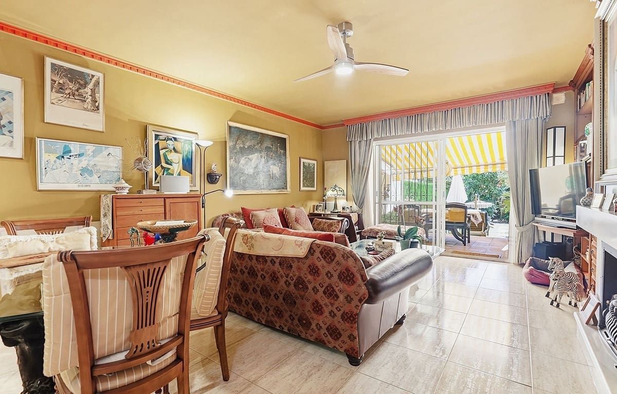 2 Zimmer Haus zu verkaufen in Torrequebrada mit Pool Garage - 435.000 € (Ref: 9863879)