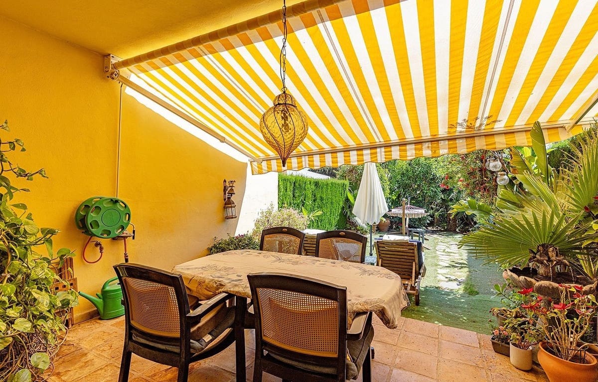 2 Zimmer Haus zu verkaufen in Torrequebrada mit Pool Garage - 435.000 € (Ref: 9863879)