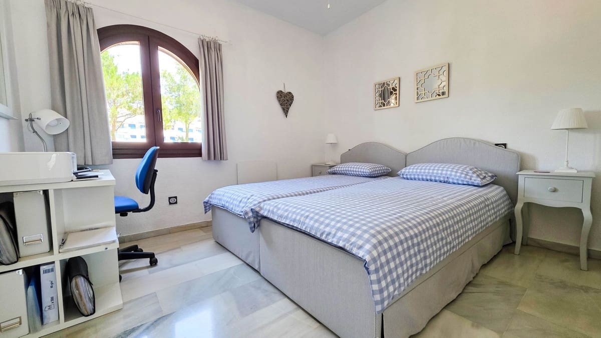 3 sovrum Hus till salu i La Duquesa / Puerto de la Duquesa med pool - 485 000 € (Ref: 9865574)
