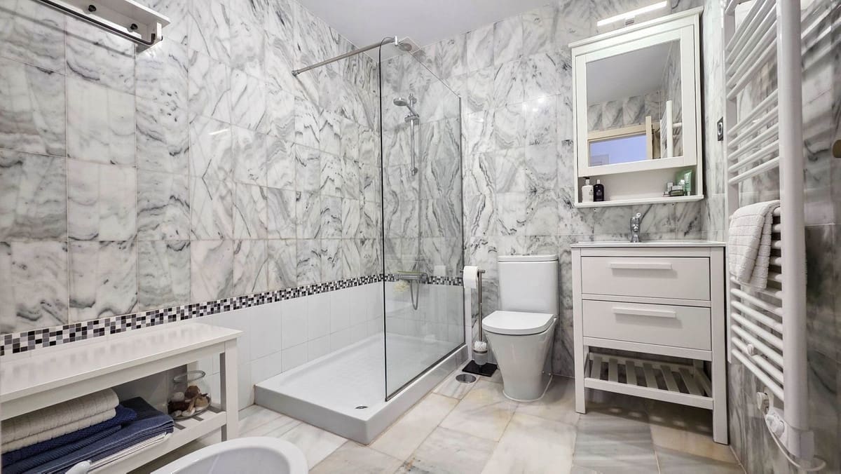 3 sovrum Hus till salu i La Duquesa / Puerto de la Duquesa med pool - 485 000 € (Ref: 9865574)
