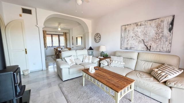 3 sovrum Hus till salu i La Duquesa / Puerto de la Duquesa, Manilva med pool - 485 000 € (Ref: 9865574)