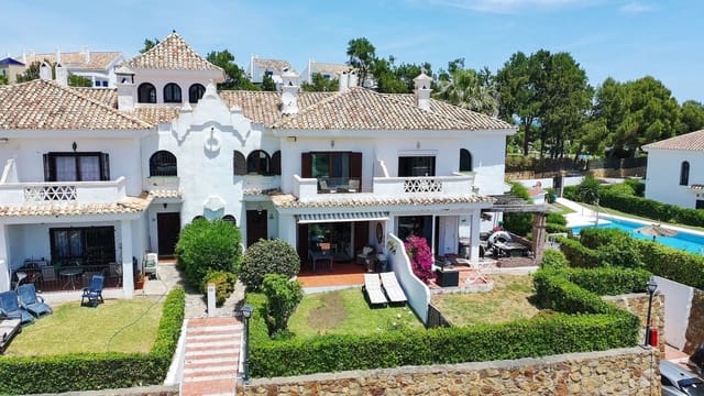 3 sovrum Hus till salu i La Duquesa / Puerto de la Duquesa, Manilva med pool - 485 000 € (Ref: 9865574)