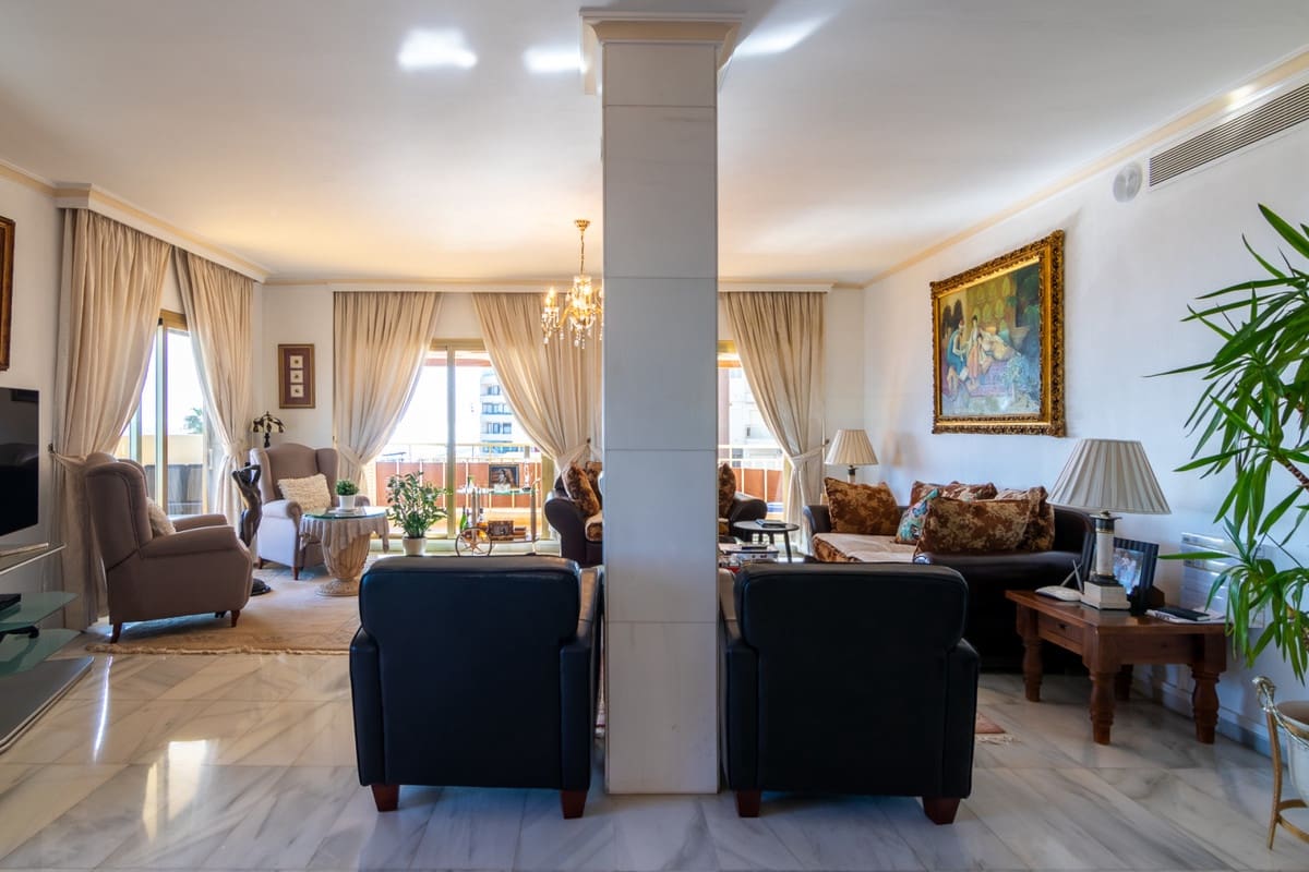 4 bedroom Apartment for sale in Fuengirola with garage - € 1,630,000 (Ref: 9865966)