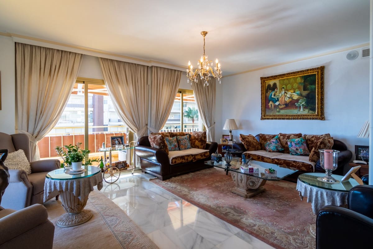 4 bedroom Apartment for sale in Fuengirola with garage - € 1,630,000 (Ref: 9865966)