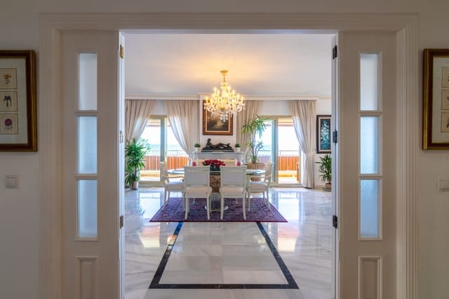 4 bedroom Apartment for sale in Fuengirola with garage - € 1,630,000 (Ref: 9865966)