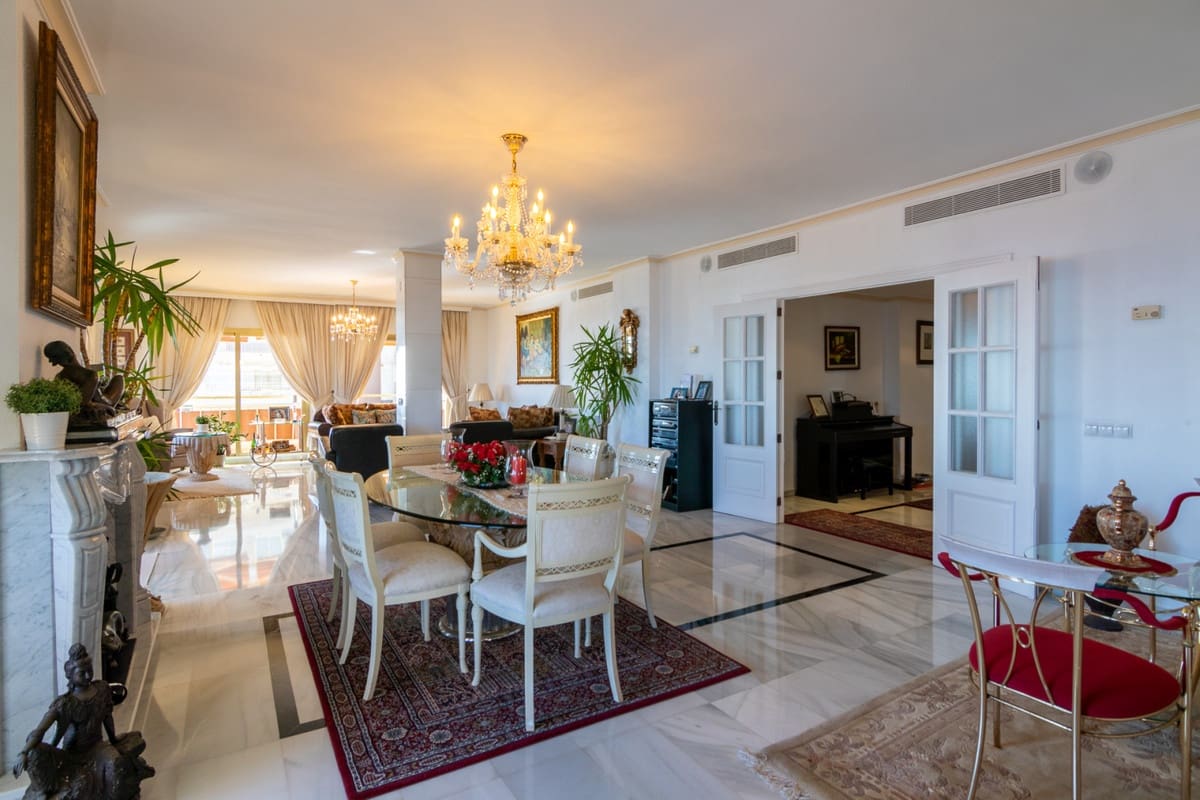 4 bedroom Apartment for sale in Fuengirola with garage - € 1,630,000 (Ref: 9865966)