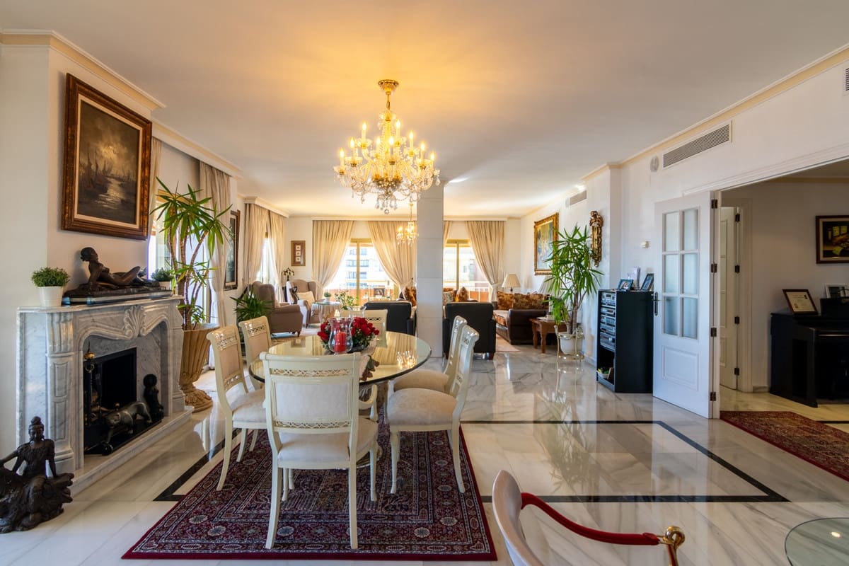 4 bedroom Apartment for sale in Fuengirola with garage - € 1,630,000 (Ref: 9865966)