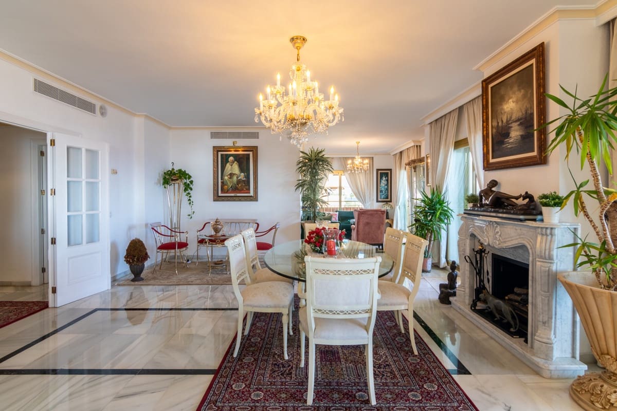 4 bedroom Apartment for sale in Fuengirola with garage - € 1,630,000 (Ref: 9865966)